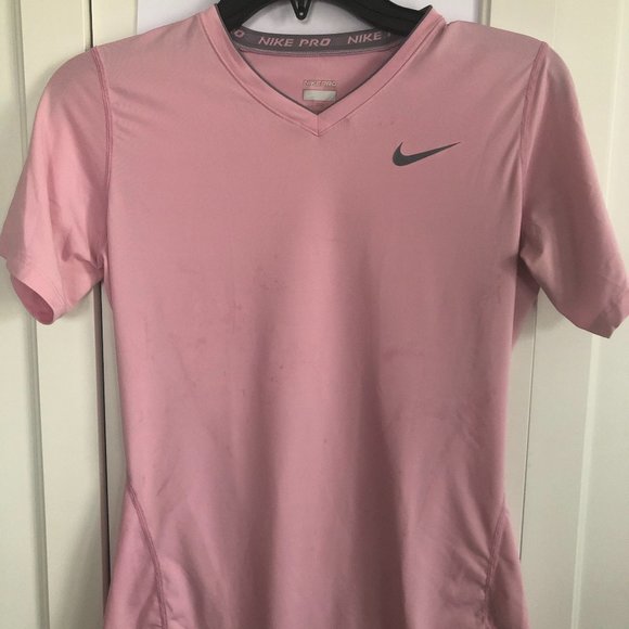 Nike workout shirt - Picture 1 of 3